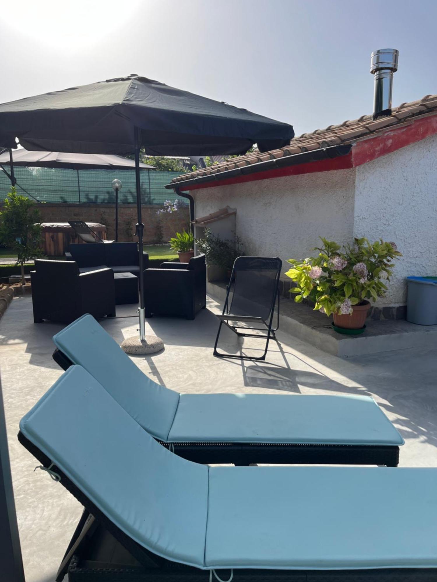 Aparthotel La Petite Famille Corchiano Exterior foto
